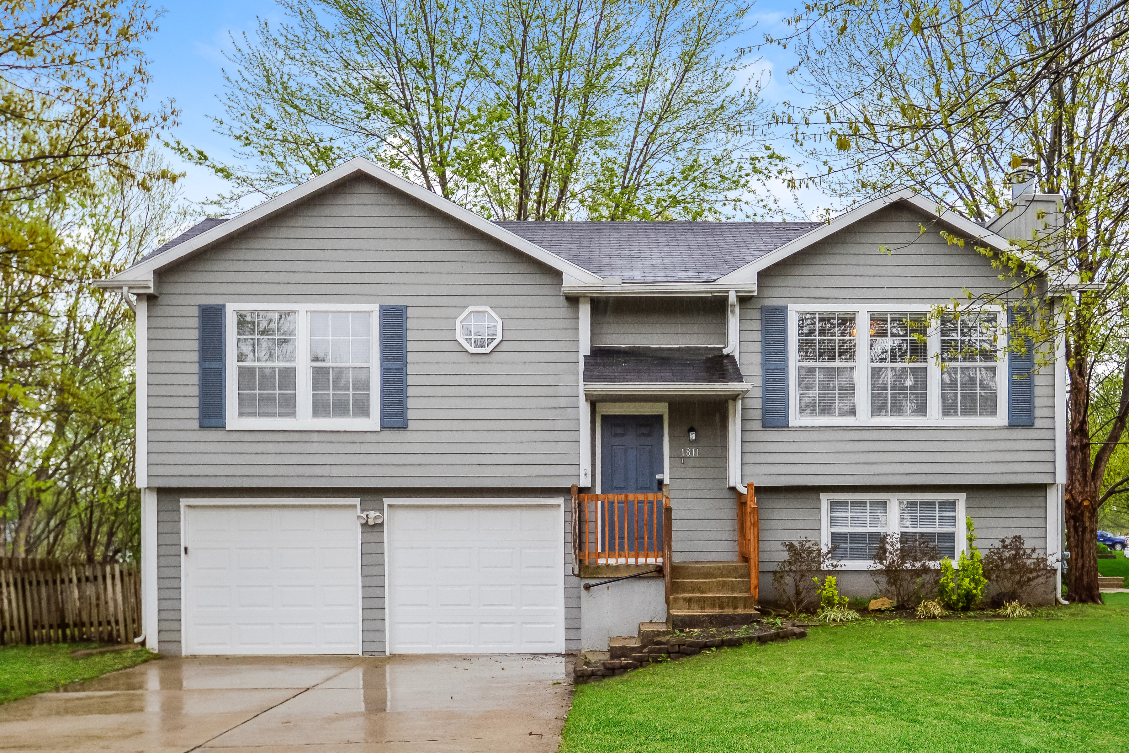 1811 NE McKee Ln Lees Summit, MO 64086